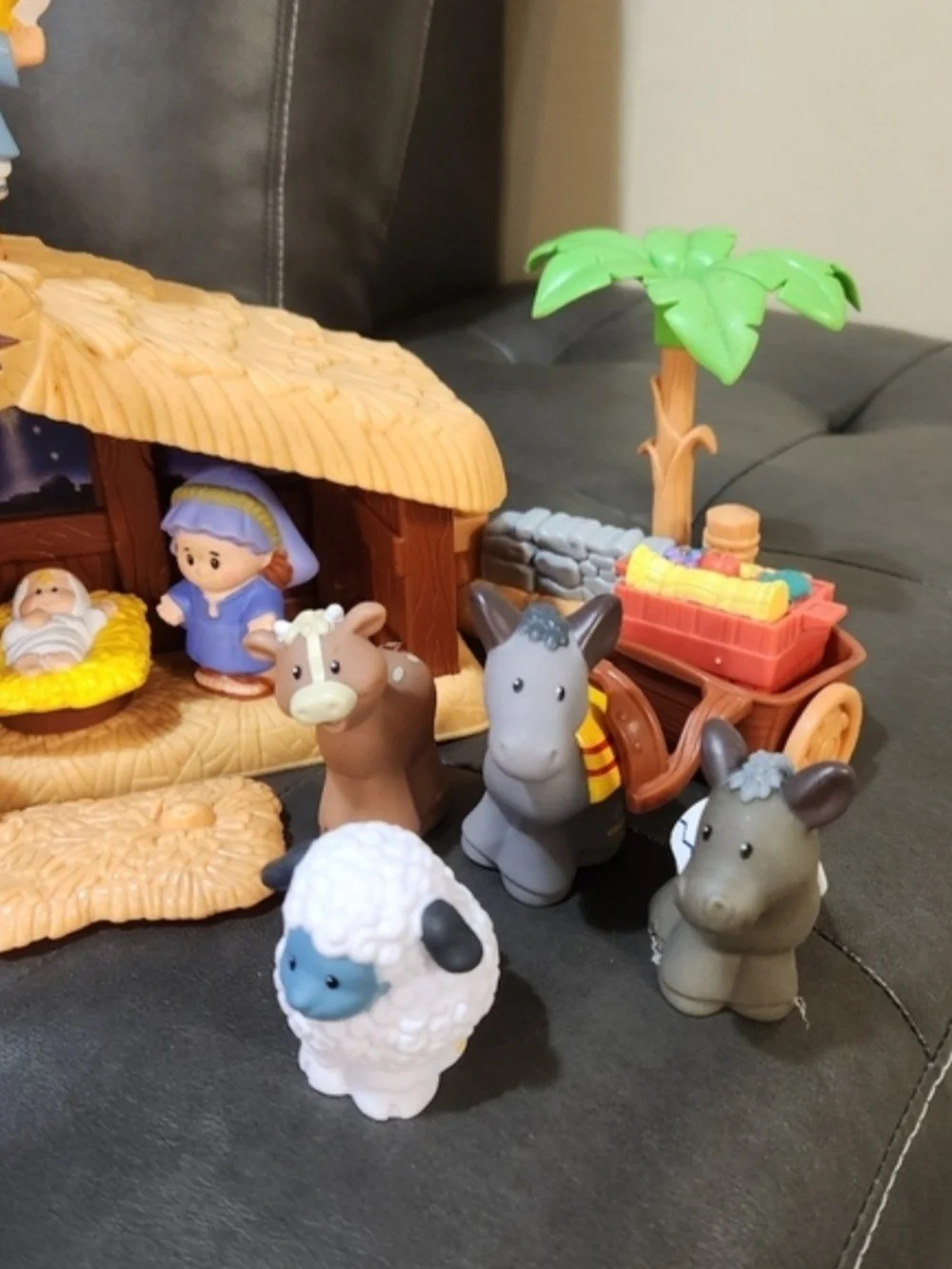 Fisher-Price Little People Deluxe Christmas Story Playset - Blue, Yellow, Brown